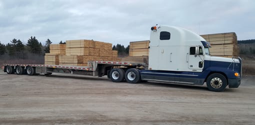 remorque de camion plane et ouverte de type "dropdeck"
